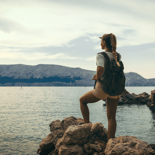 Comment bien choisir son sac à dos de voyage quand on est une femme active ? - SAYO Collection