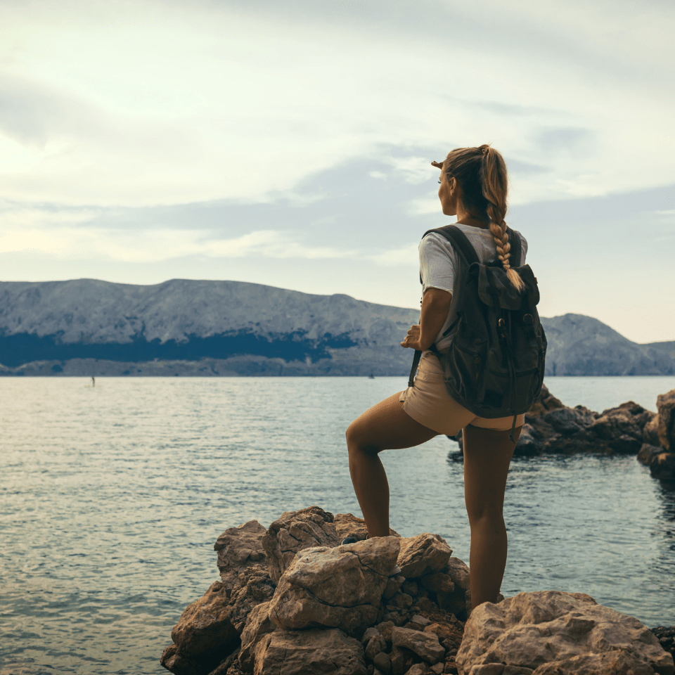 Comment bien choisir son sac à dos de voyage quand on est une femme active ? - SAYO Collection